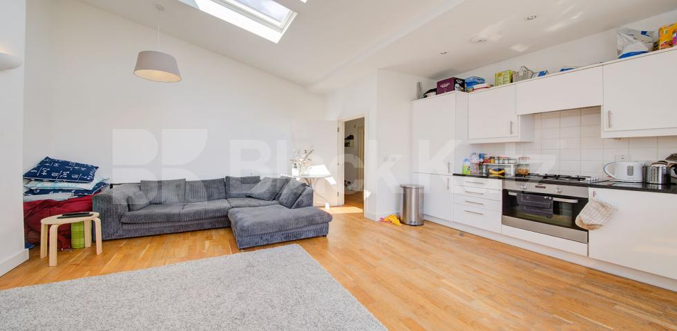 			STUNNING 3 BED 2 BATH!, 3 Bedroom, 2 bath, 1 reception Flat			 Hilldrop Road, TUFNELL PARK